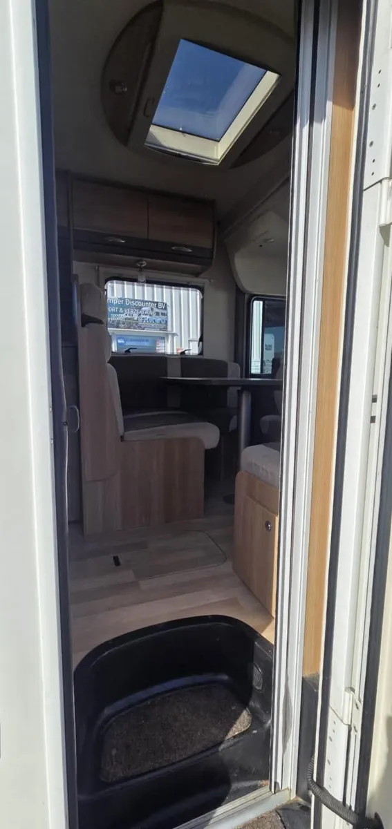 2012 RAPIDO 891F ISLAND BED LOW KMS 👀 - Image 3