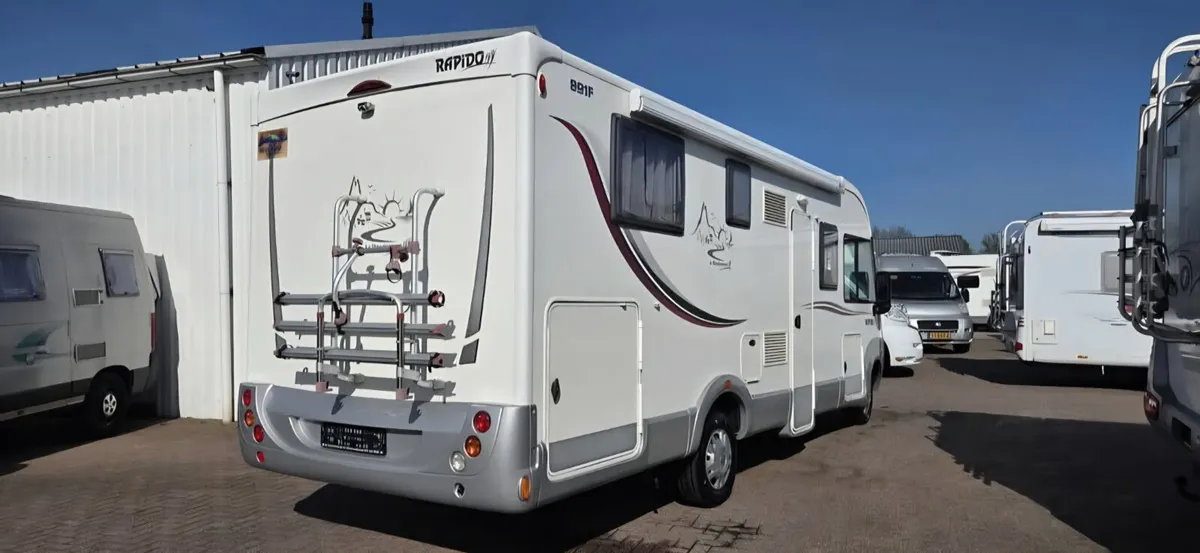 2012 RAPIDO 891F ISLAND BED LOW KMS 👀 - Image 2