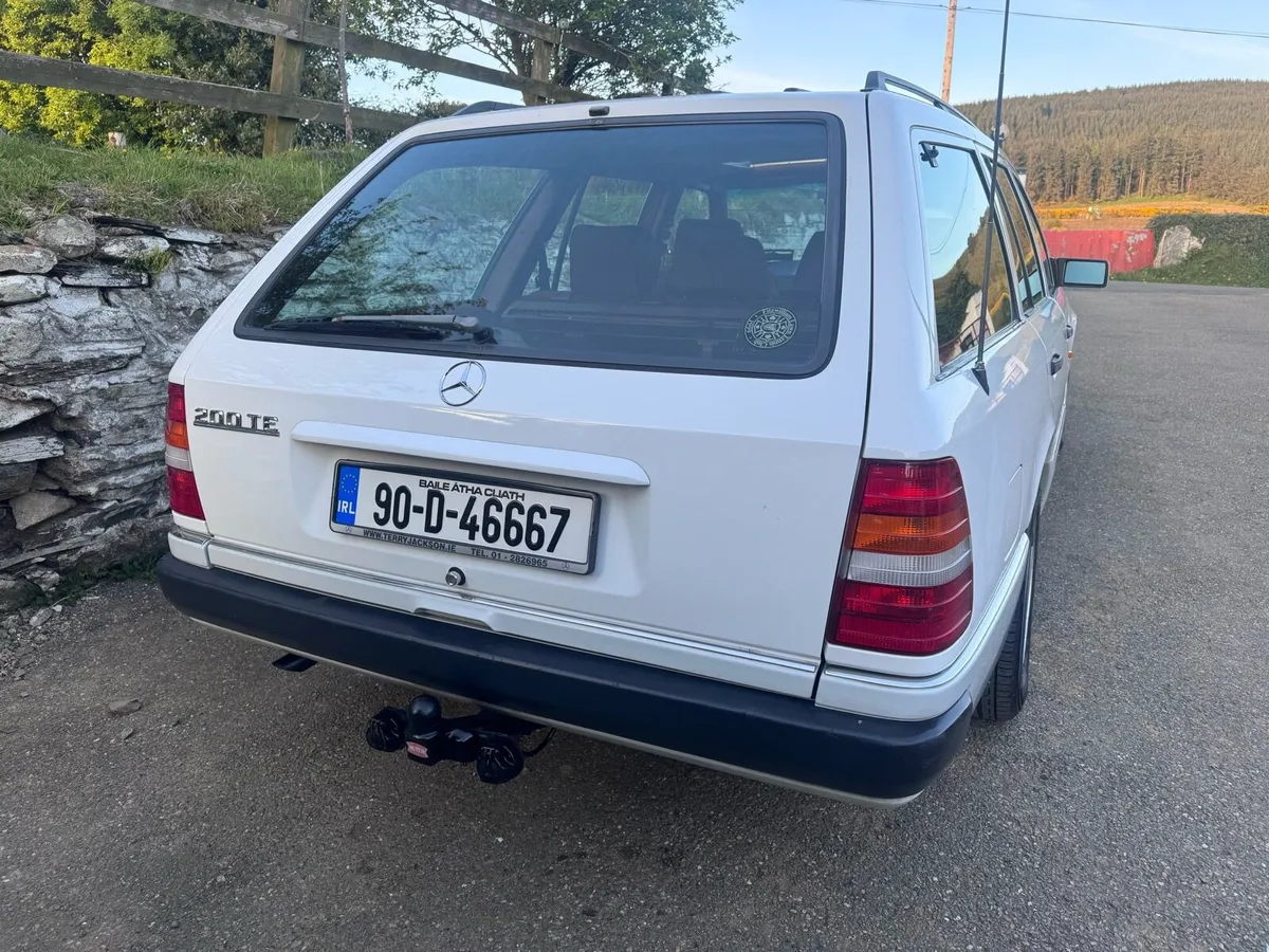 Mercedes 200 TE Estate 1990 - Image 2