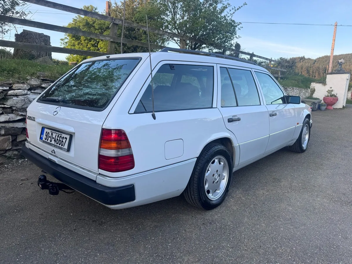 Mercedes 200 TE Estate 1990 - Image 3
