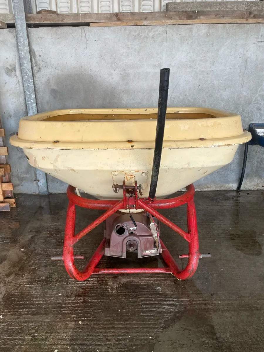 Vicon Fertiliser spreader - Image 1