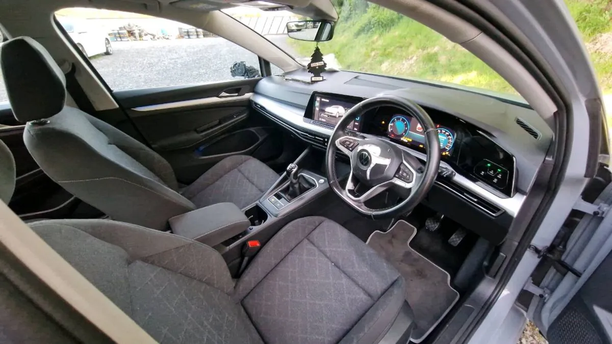 Volkswagen Golf Life 2.0 TDI 115 PS - Image 4