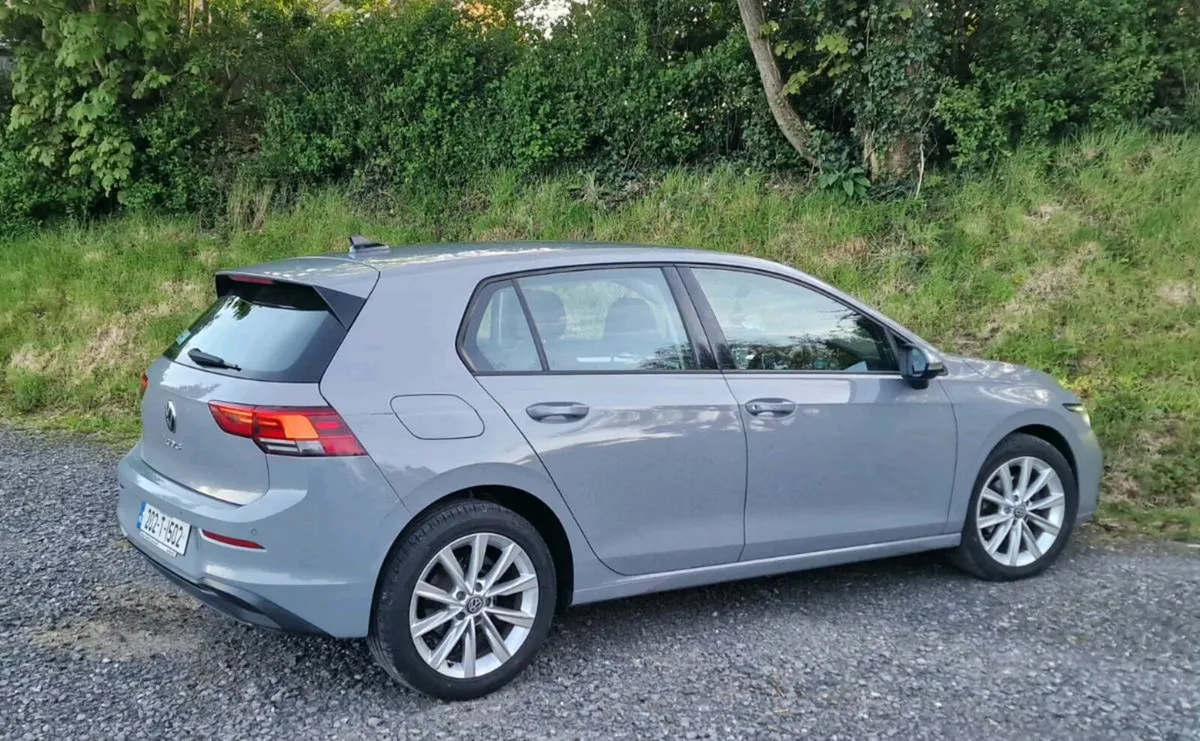 Volkswagen Golf Life 2.0 TDI 115 PS - Image 2