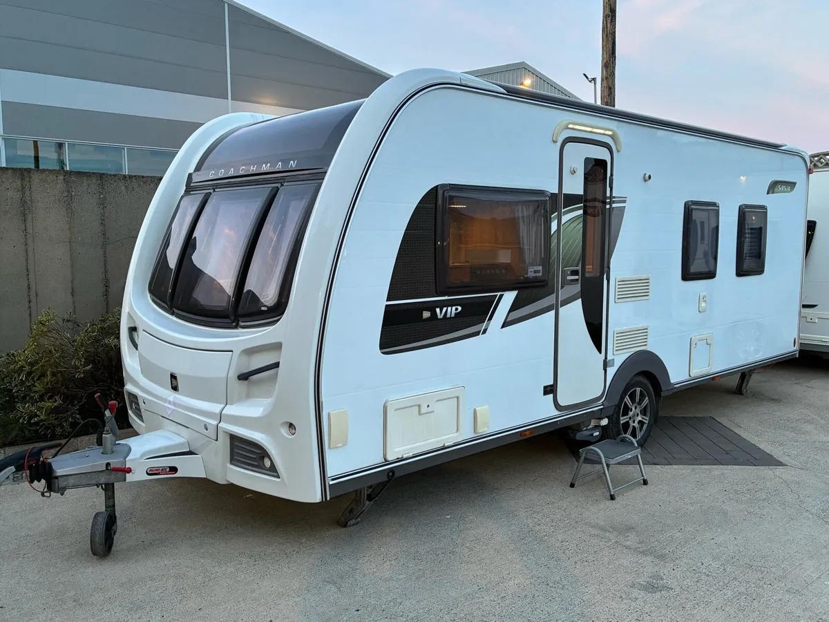 Coachman VIP 545/4 island bedroom - Image 1