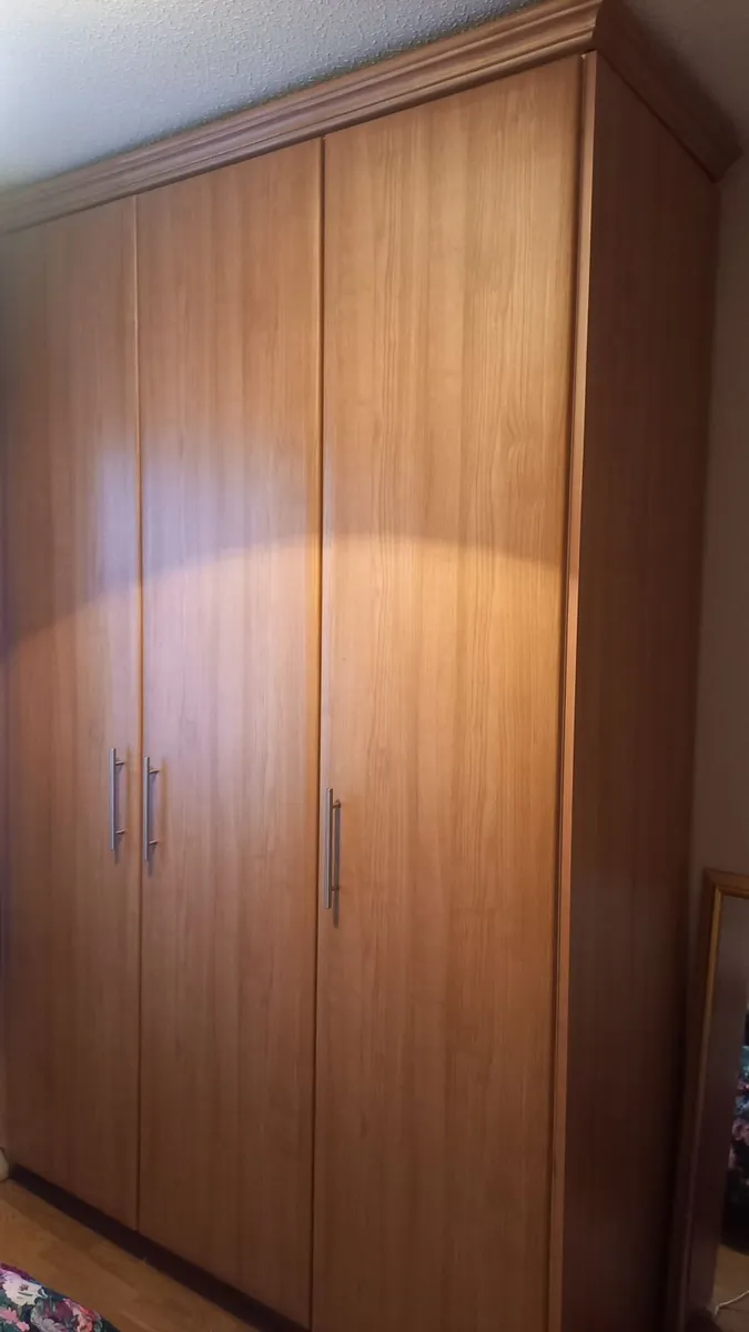 Fitted wardrobes - Image 4