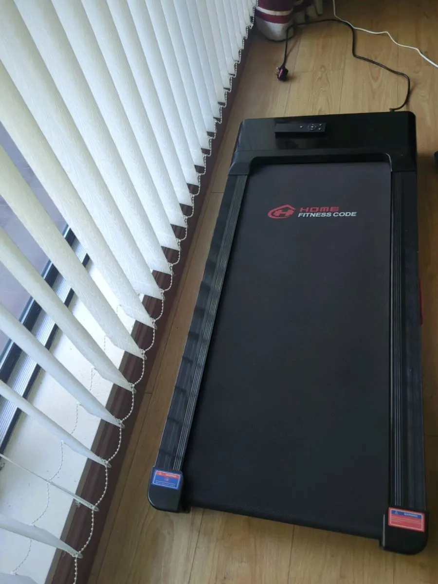 Treadmill 0-9% adjustable incline, 1-10km/hr speed - Image 1