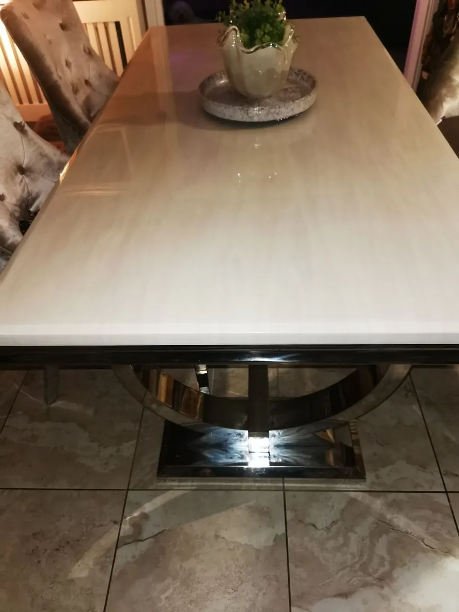 Table /chairs - Image 2