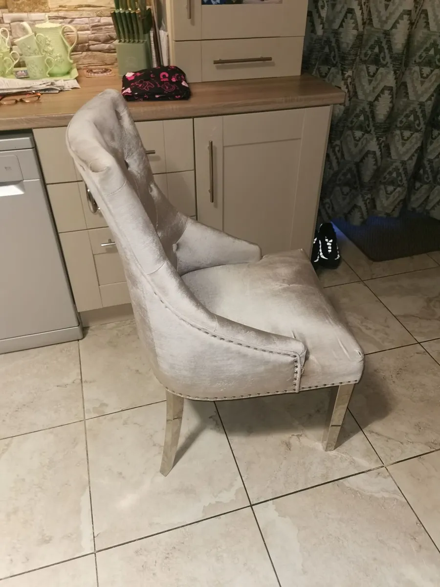 Table /chairs - Image 3