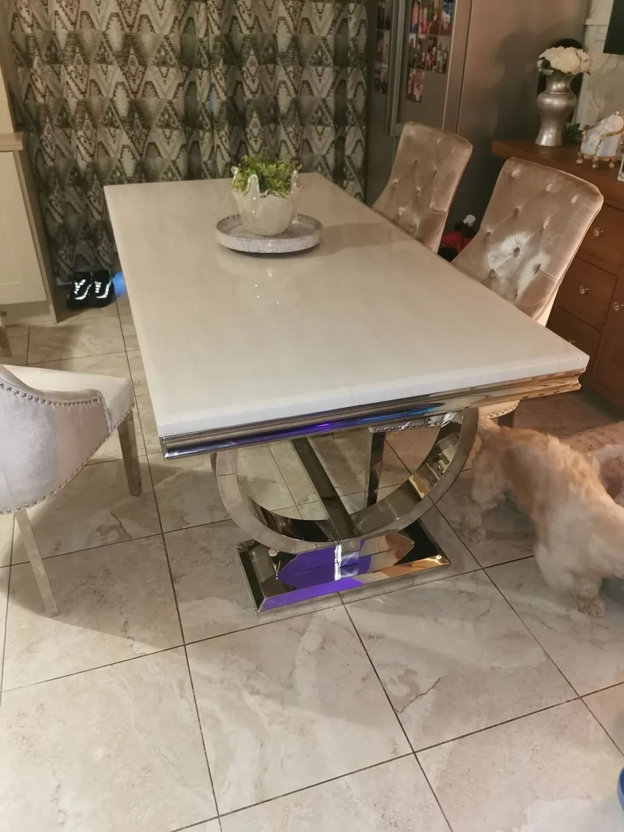 Table /chairs - Image 1