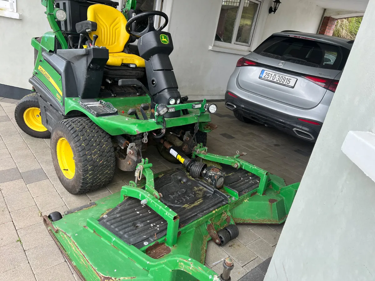 JD Ride on diesel lawnmower . - Image 3