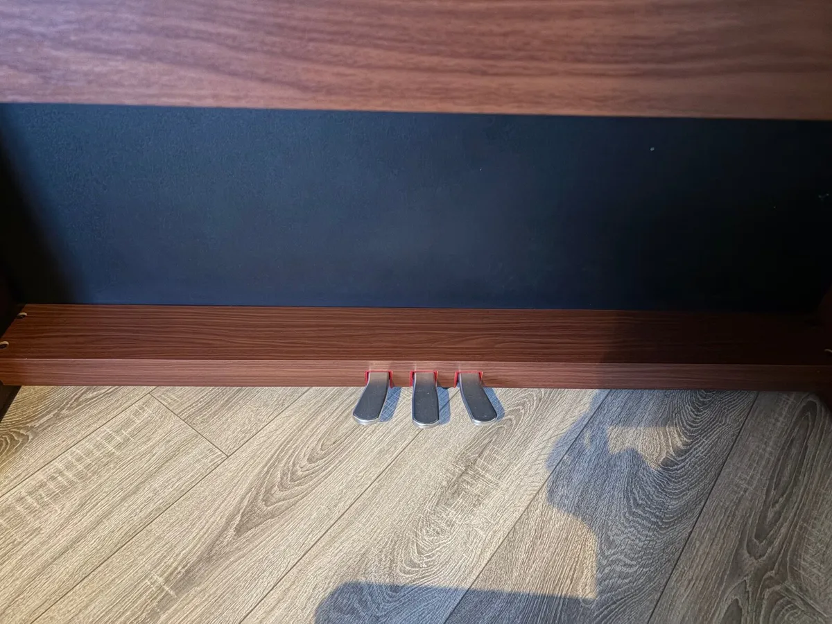 3 pedal electric piano - Image 2