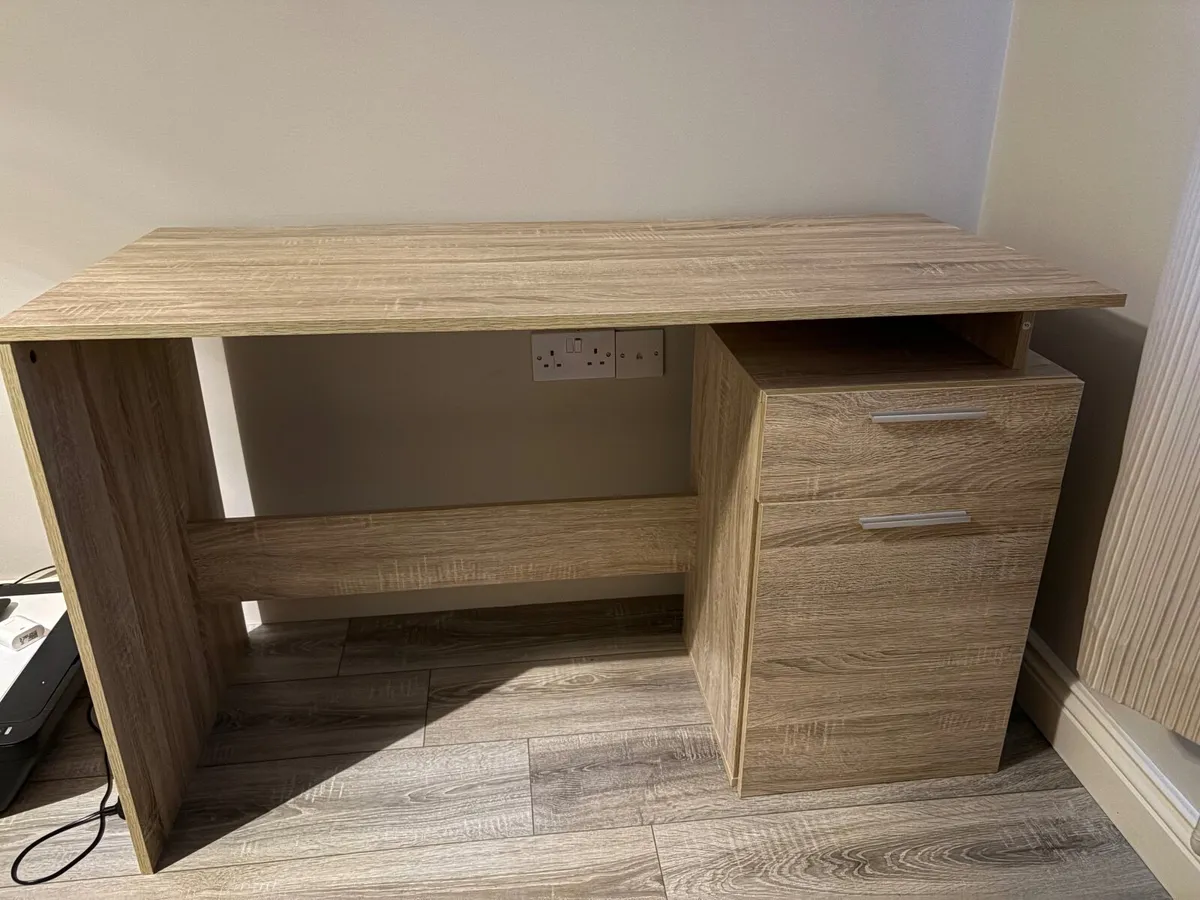 2x Swivel Desk chairs with desks - Image 1