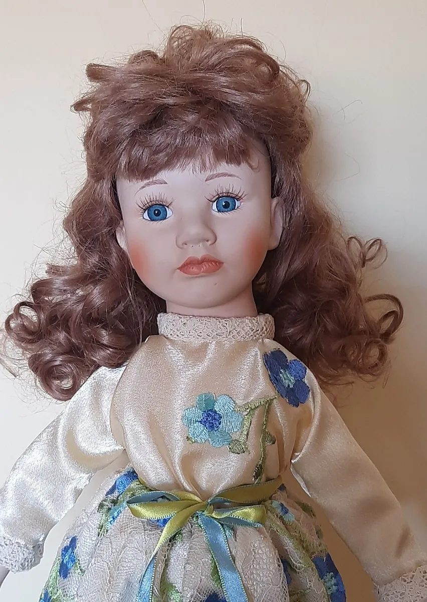 Porcelain doll - Image 1