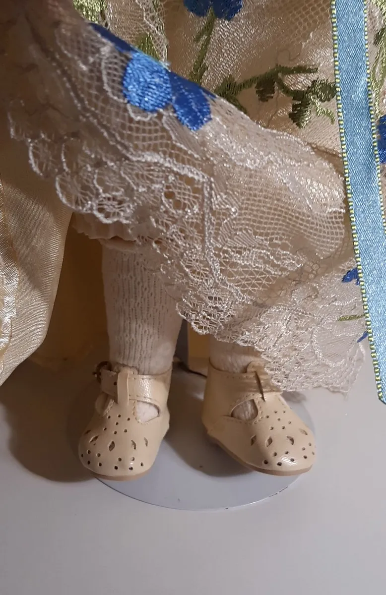 Porcelain doll - Image 3