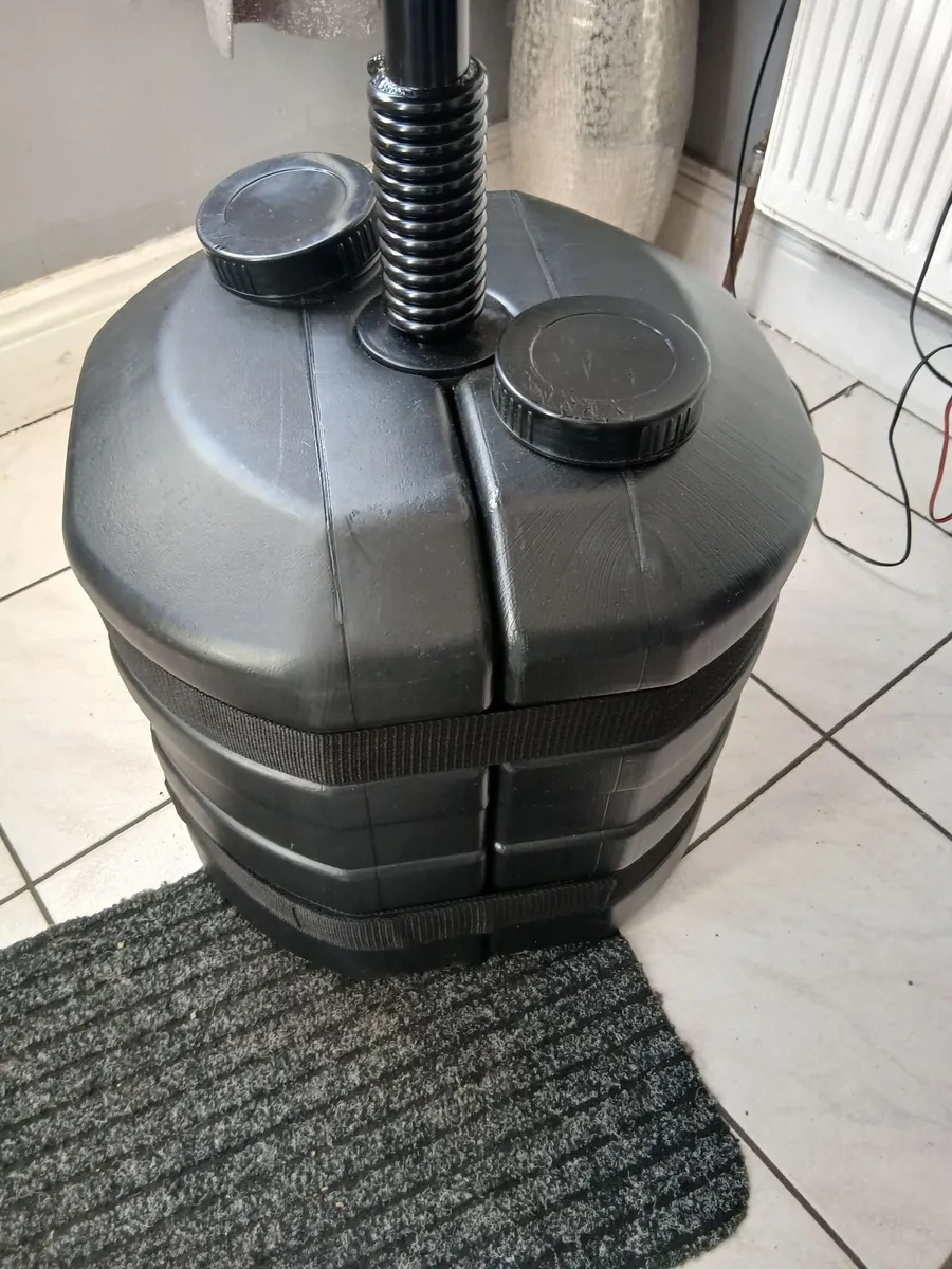 Stand up boxing bag in excellent condition - Image 4