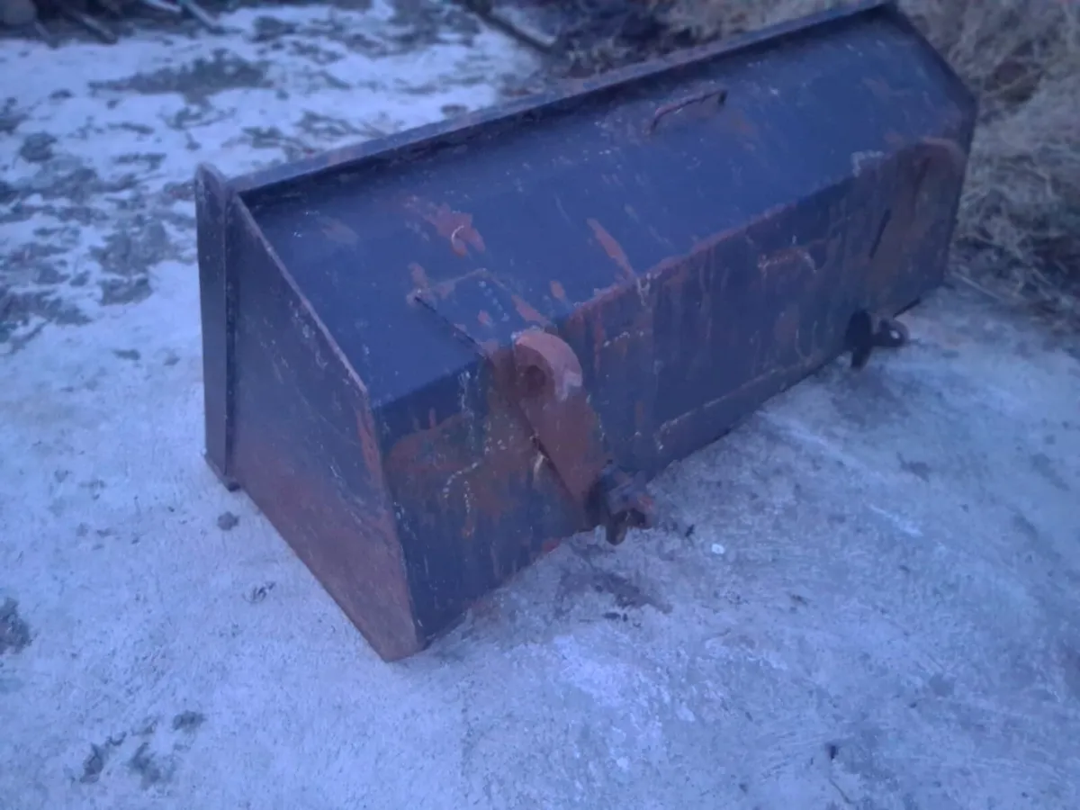 Tractor loader bucket - Image 1
