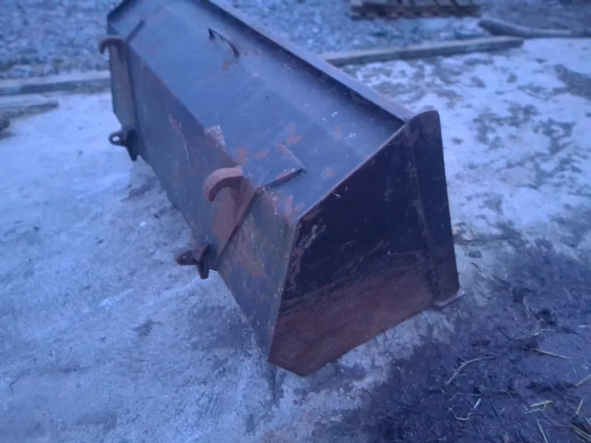 Tractor loader bucket - Image 2