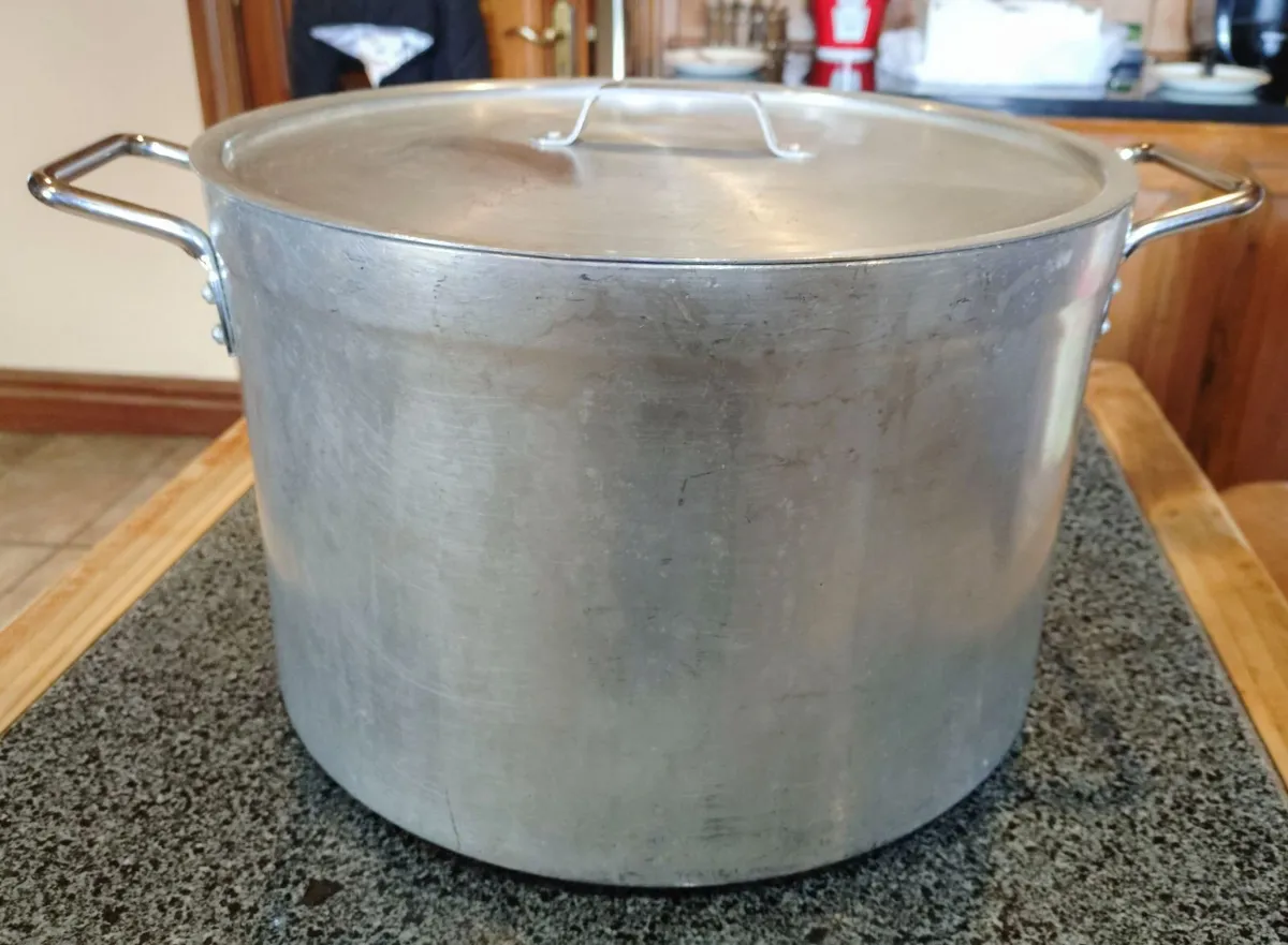 Aluminium Large Cooking Pot (used). - Image 2