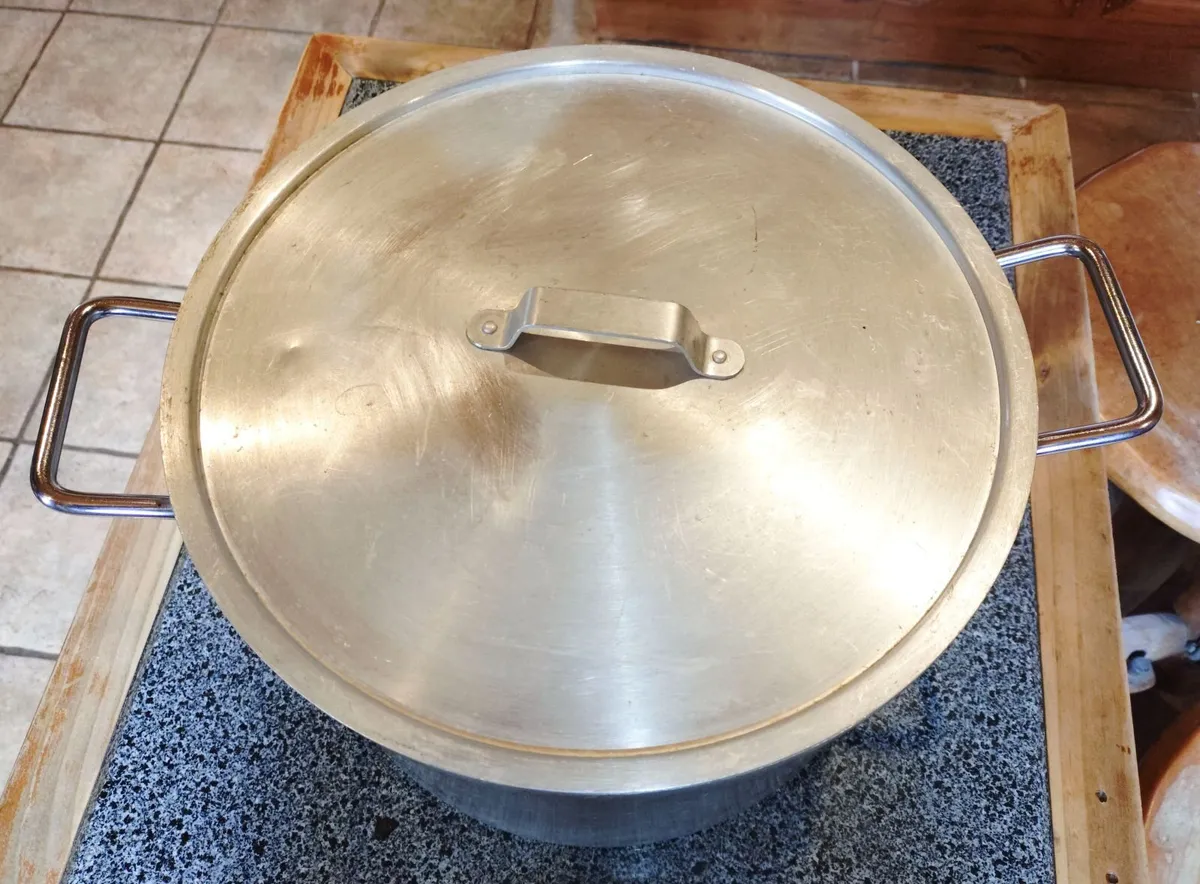 Aluminium Large Cooking Pot (used). - Image 3