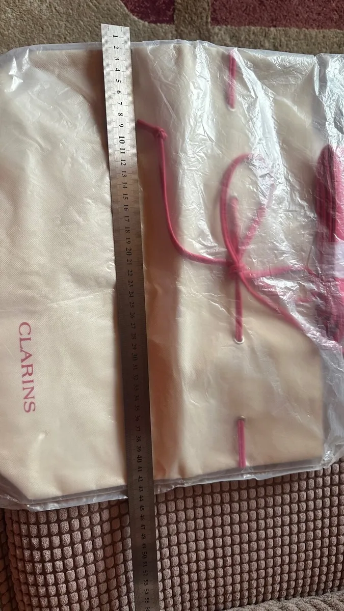 New Clarins bag - Image 2