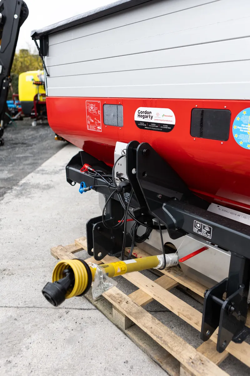 Kverneland Exacta Fertiliser spreaders - Image 2