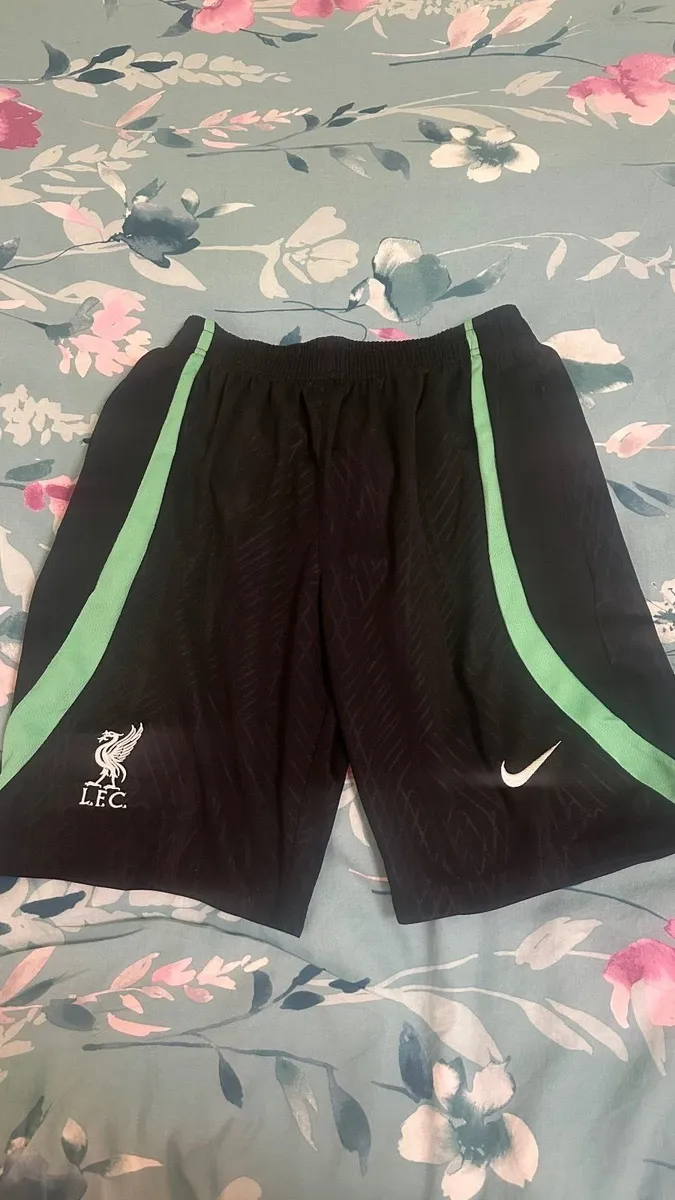 Men’s  Liverpool shorts medium - Image 1