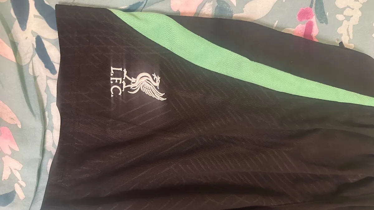 Men’s  Liverpool shorts medium - Image 4