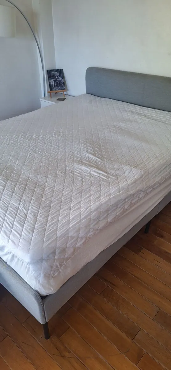 Couch and bed - Image 2