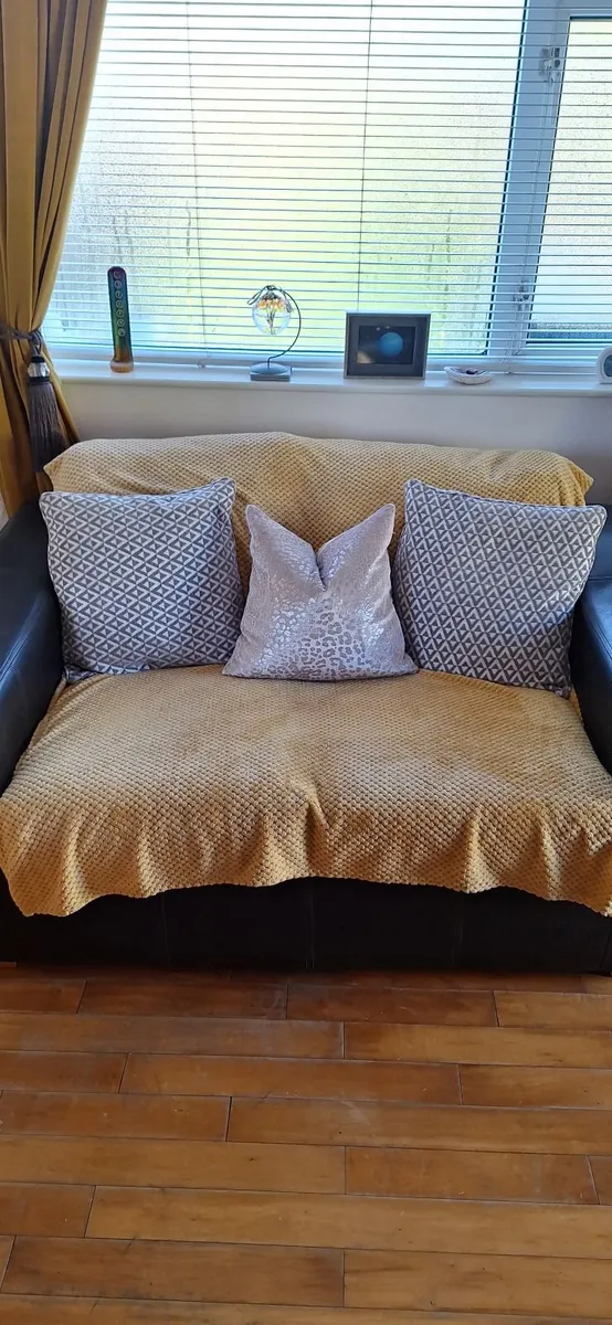 Couch and bed - Image 3