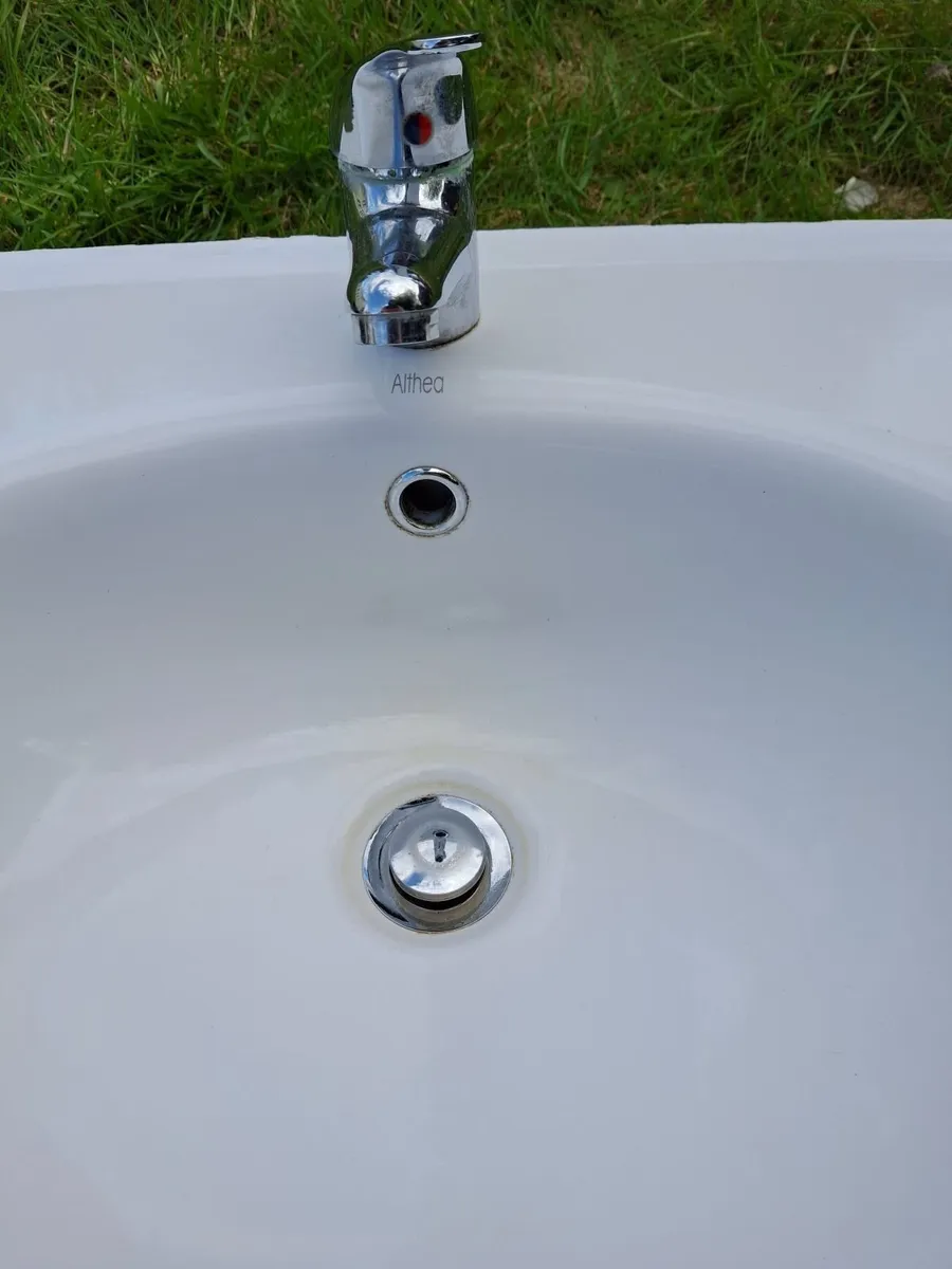 Sink and tap - Image 1