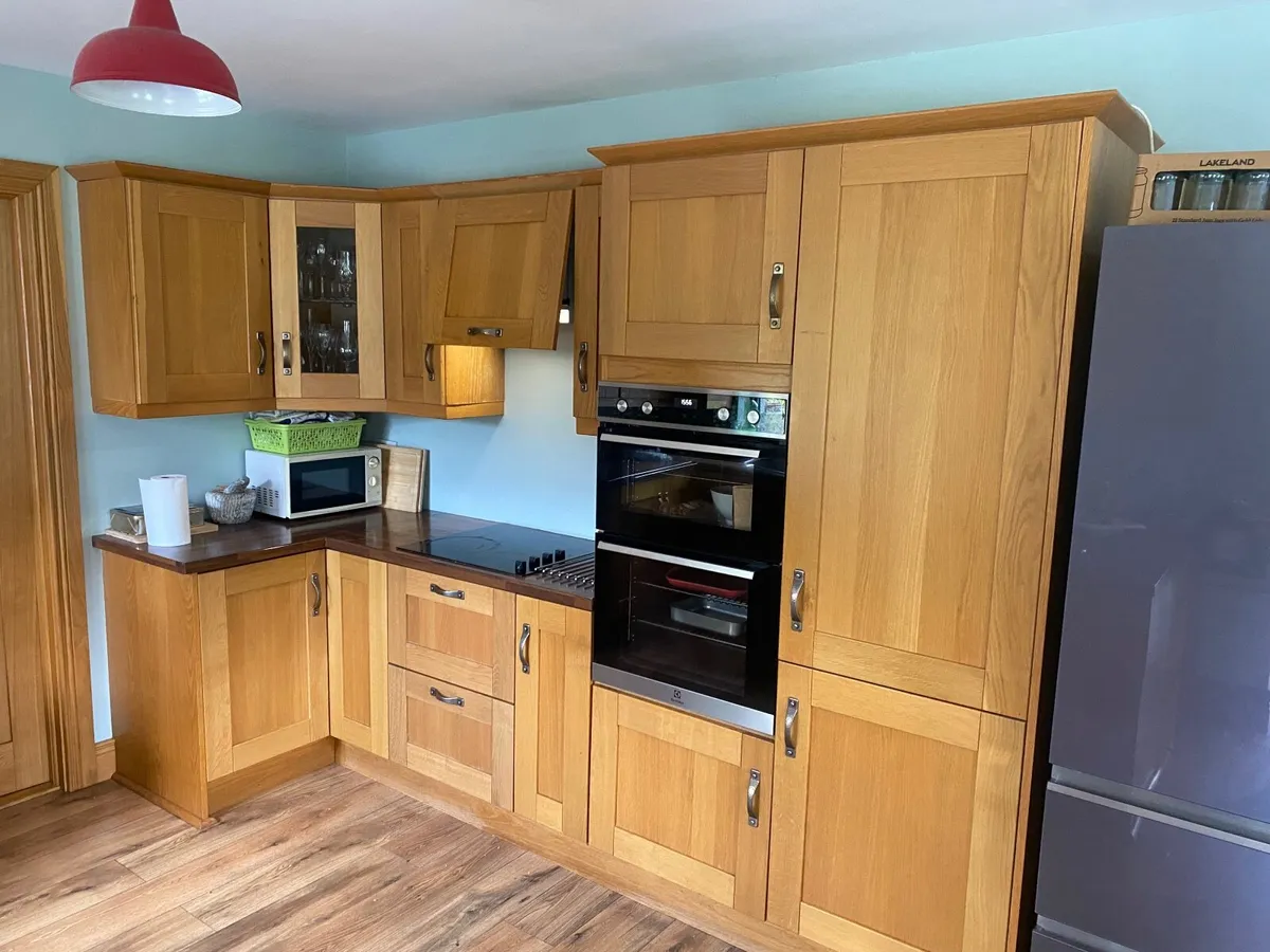 Kitchen  units - shaker oak solid doors - Image 1