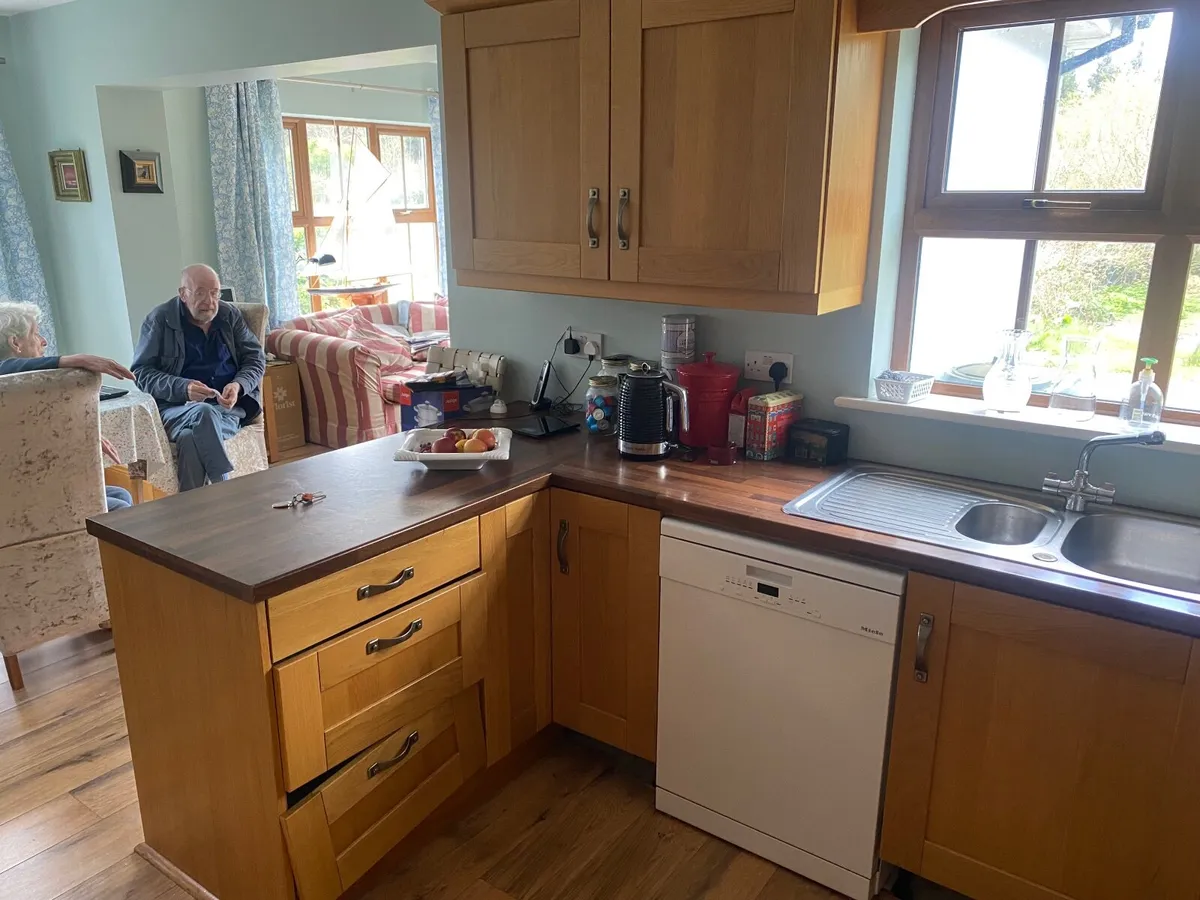 Kitchen  units - shaker oak solid doors - Image 3