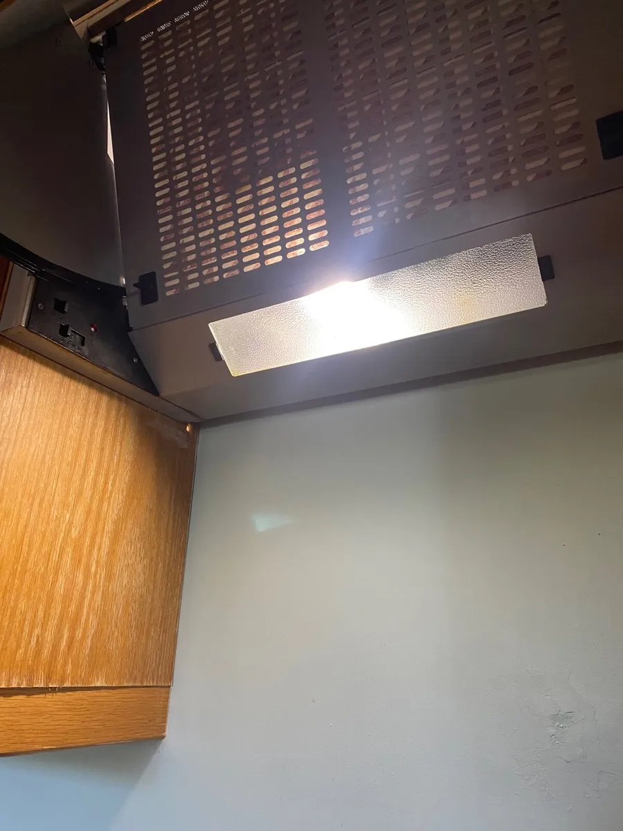 Kitchen  units - shaker oak solid doors - Image 4