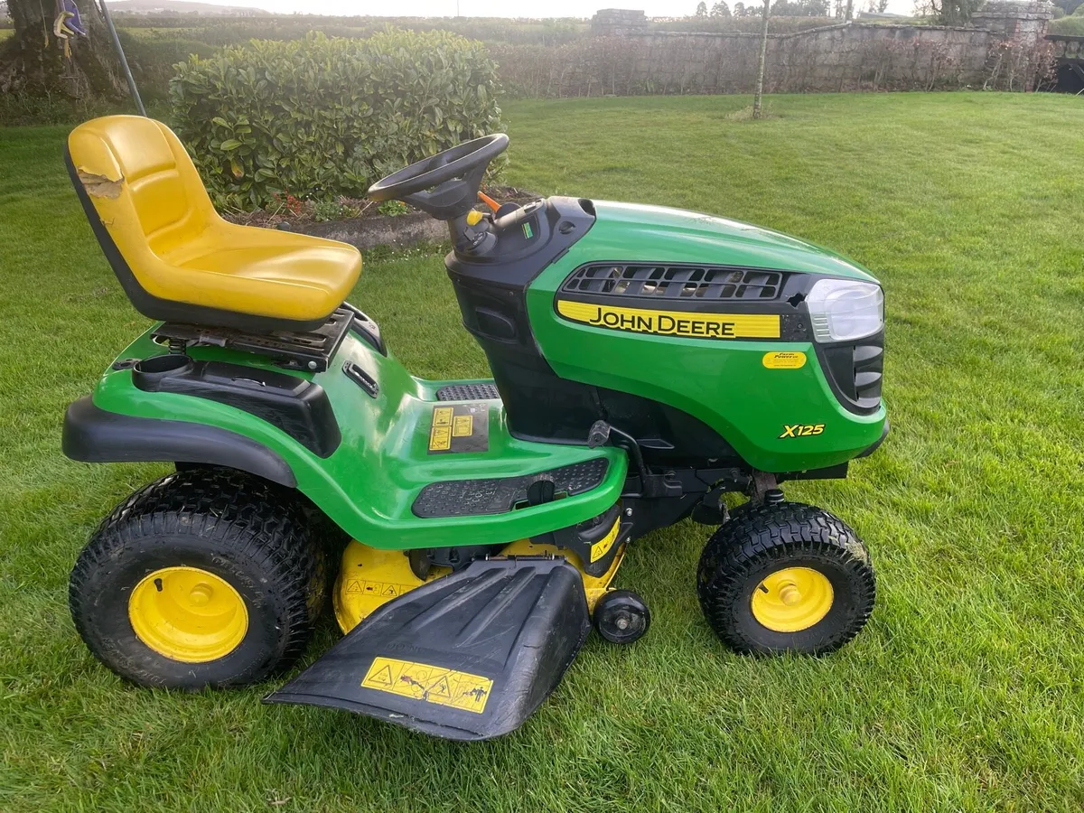 Ride on lawnmower - Image 1