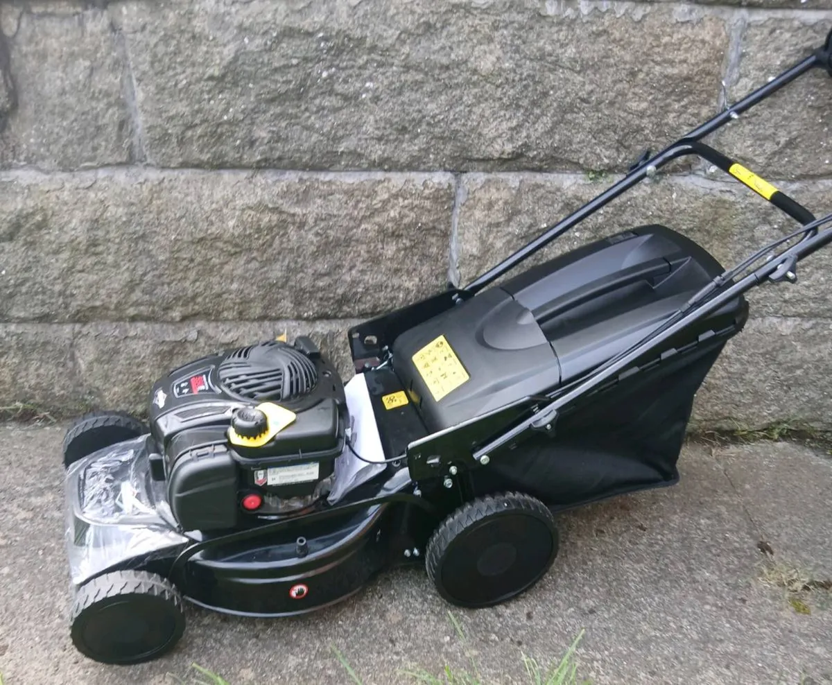 Briggs brand new selfpropelled mower 48cm-19" - Image 1