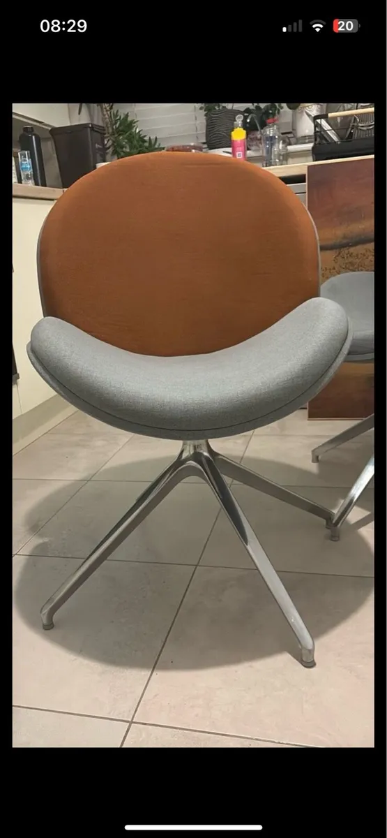2x Designer Swivel Lounge Chairs 249€each,or2-450€ - Image 4