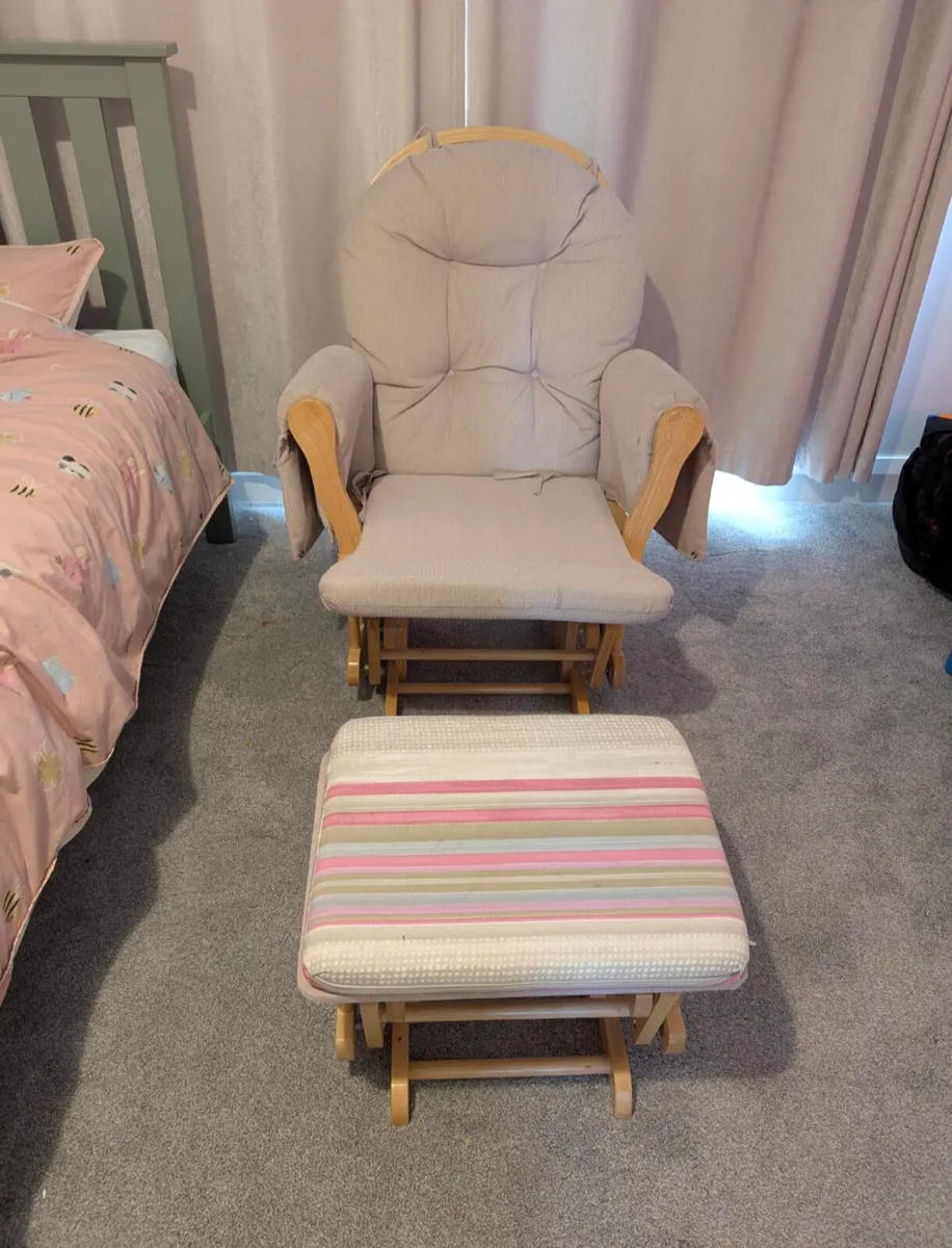 Baby nursing rocking chair - Image 1