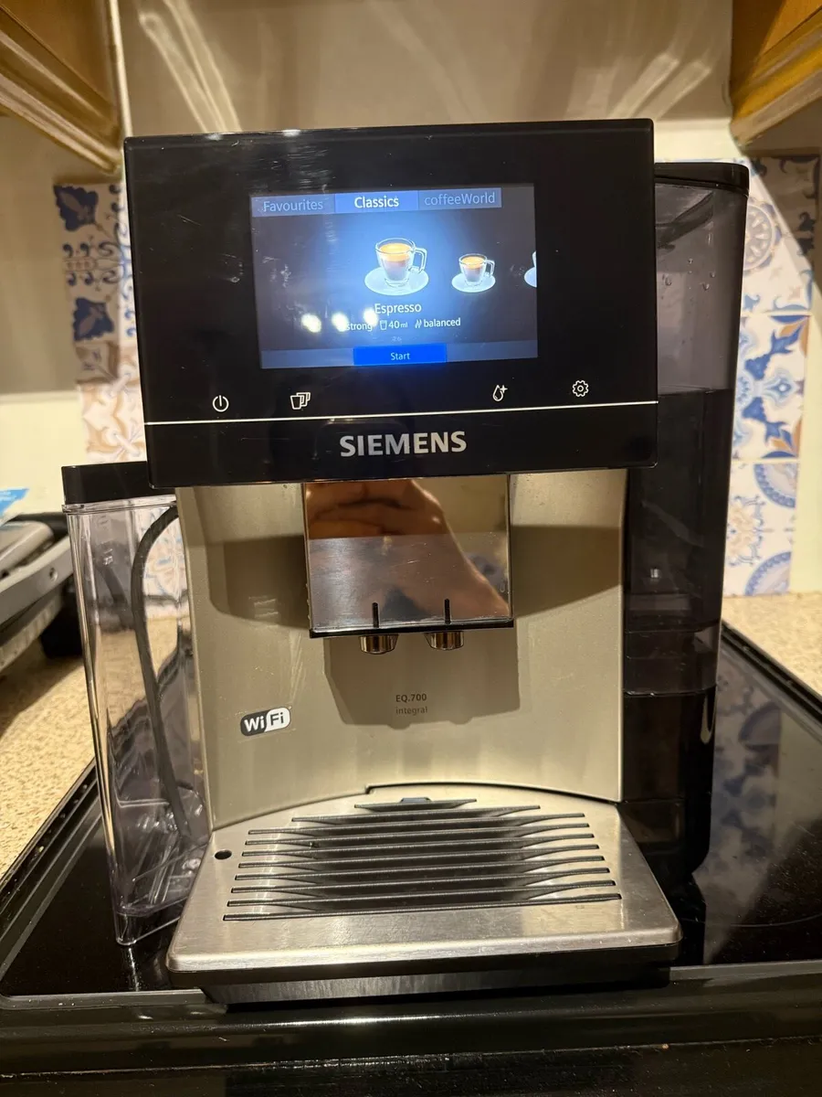 Coffee Machine Siemens EQ 700 integral - Image 1