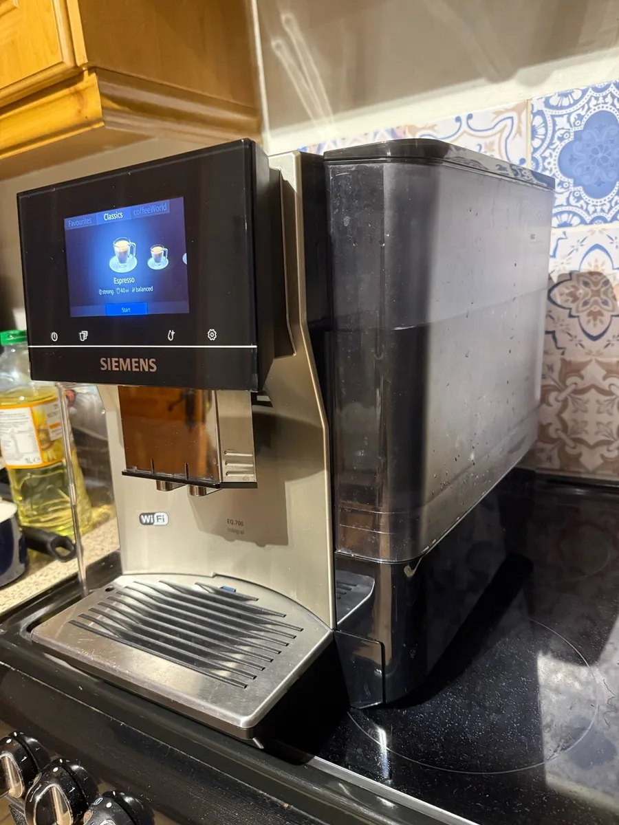 Coffee Machine Siemens EQ 700 integral - Image 2