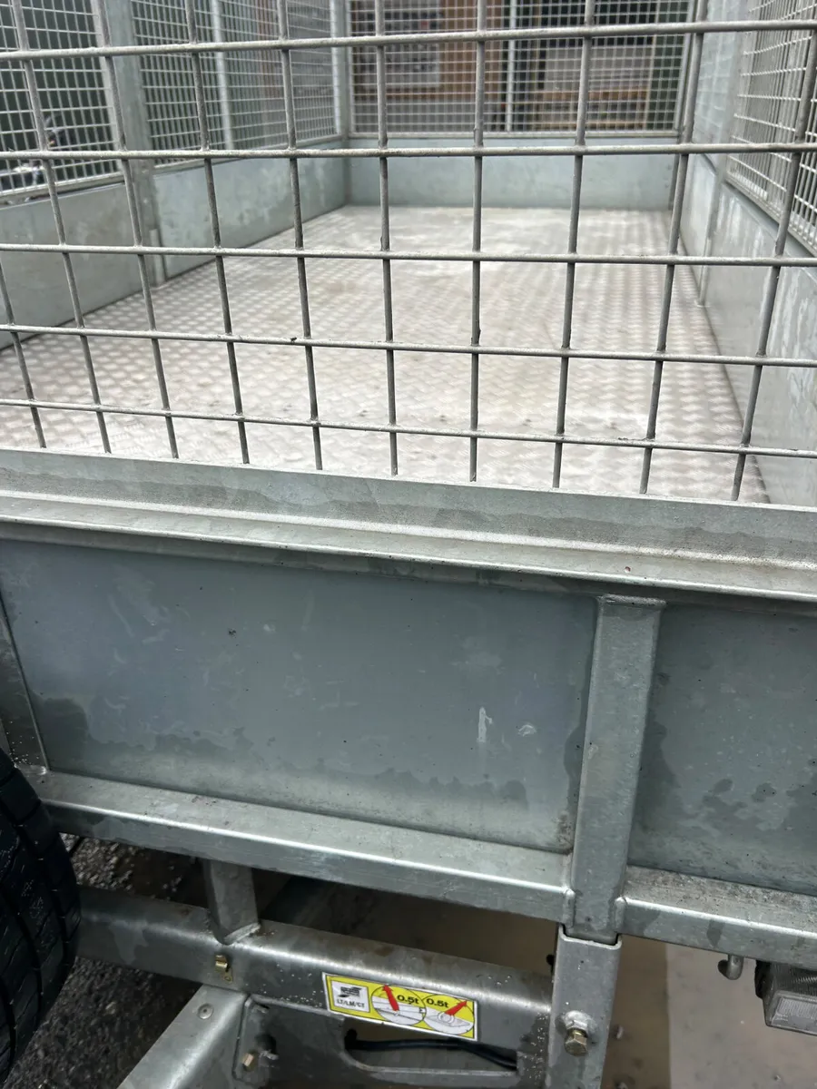 Ifor Williams 16x6.6 Tri Axle with Mesh+alum Floor - Image 4