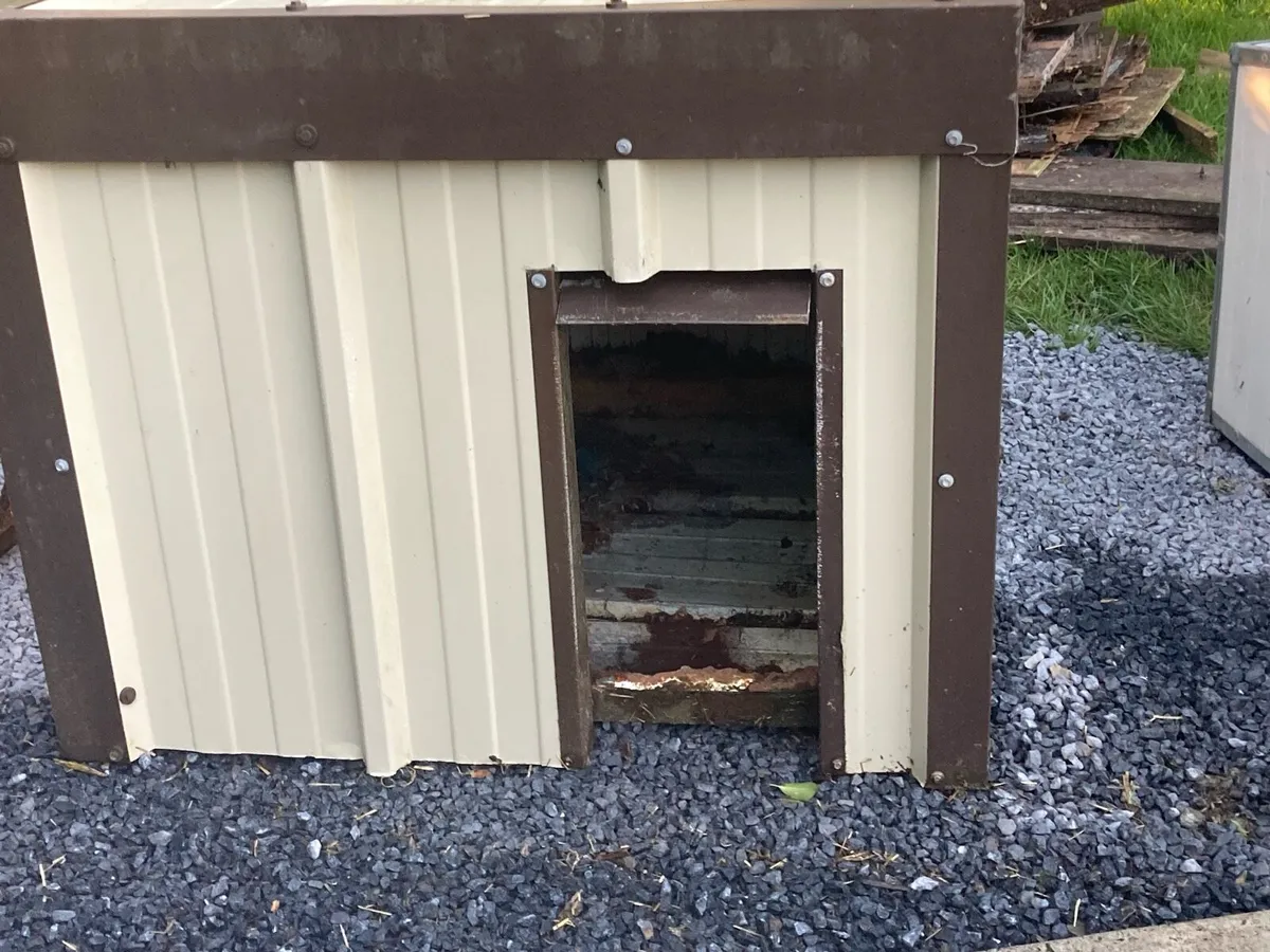 2 fully insulated dog Houses - Image 4