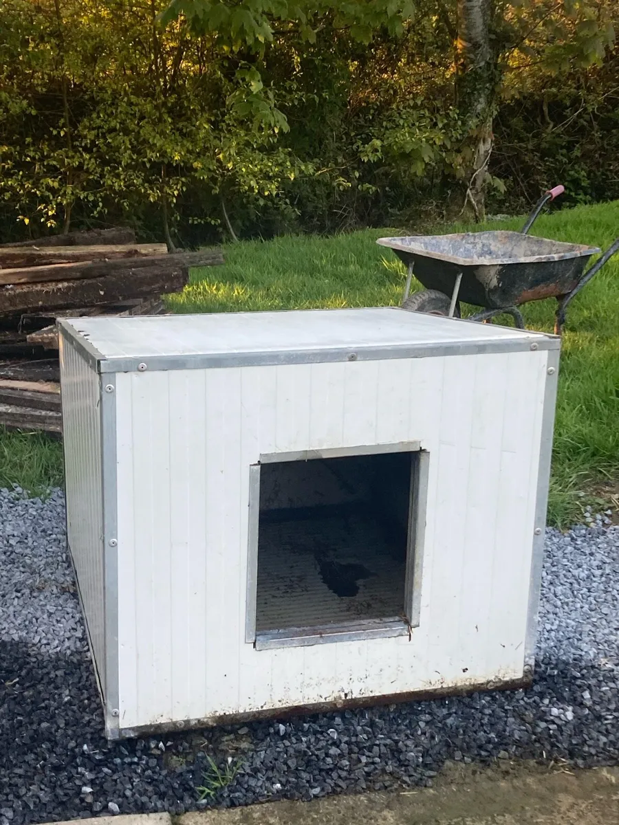 2 fully insulated dog Houses - Image 2