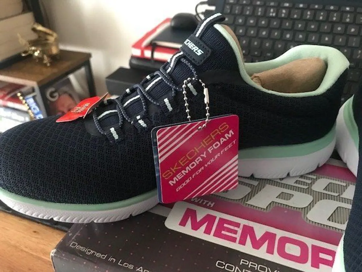 Womens Skechers Trainers Size: UK 3 / EUR 36 - Image 1