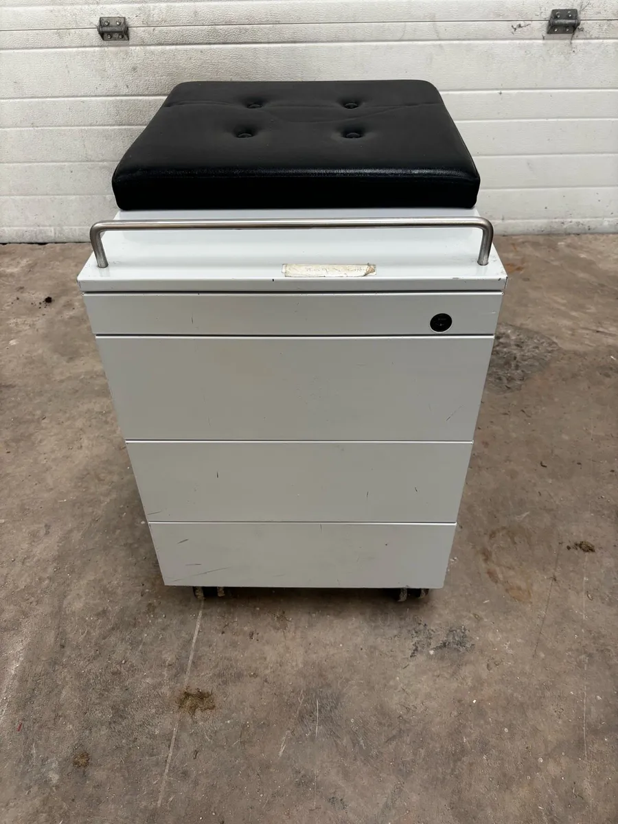 Filing cabinet - Image 1