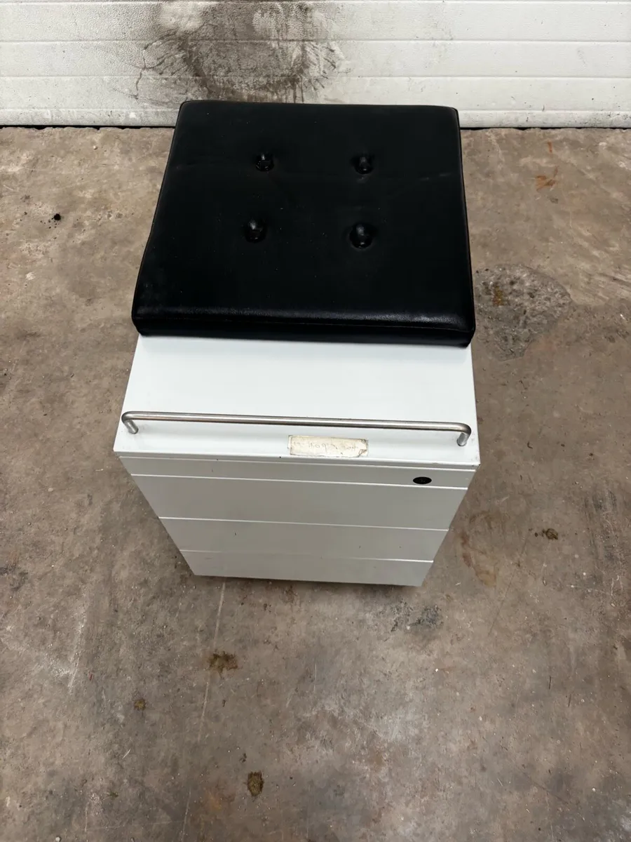 Filing cabinet - Image 2
