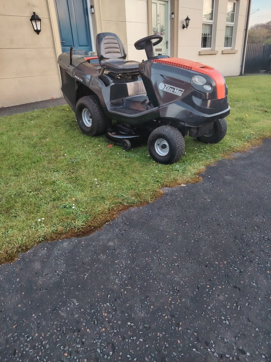 Ride on lawnmower - Image 1