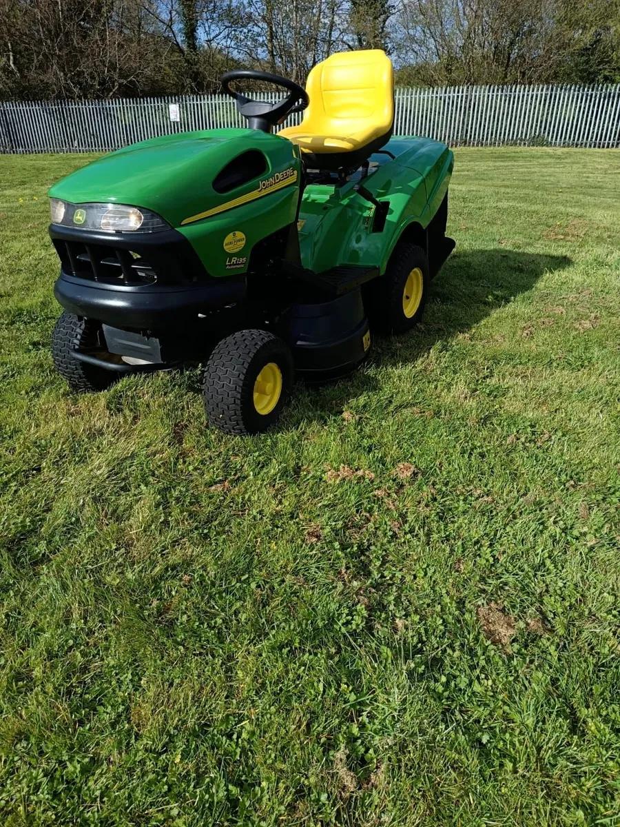 John deere ride on lawnmower - Image 1