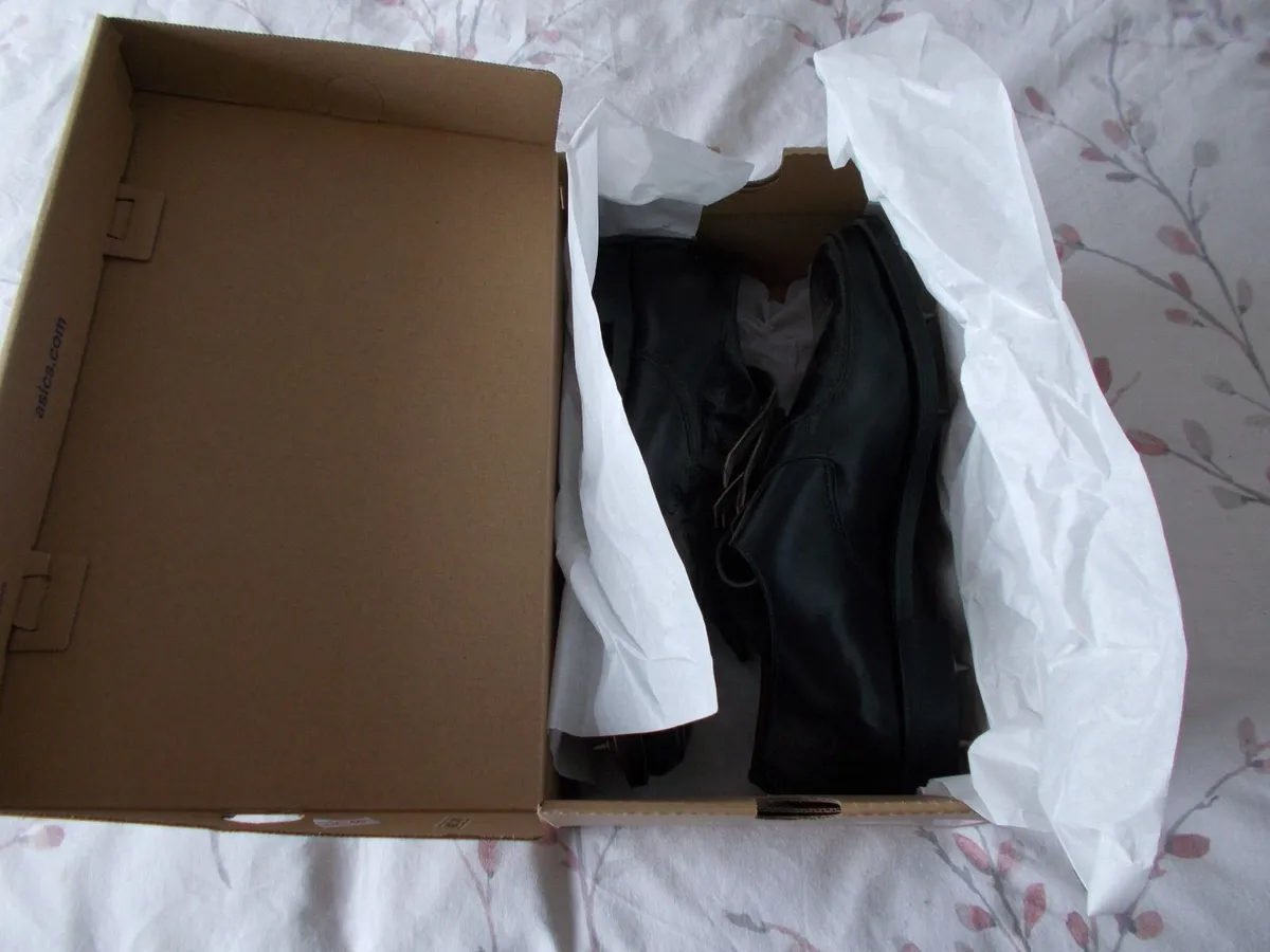 1970's Golf Shoes  **New/Unused** - Image 2