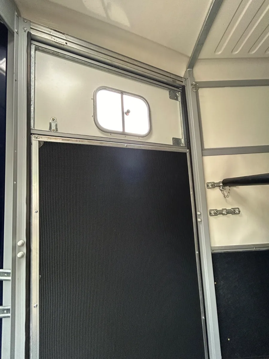 New Ifor Williams HB506 Horsebox - Image 4