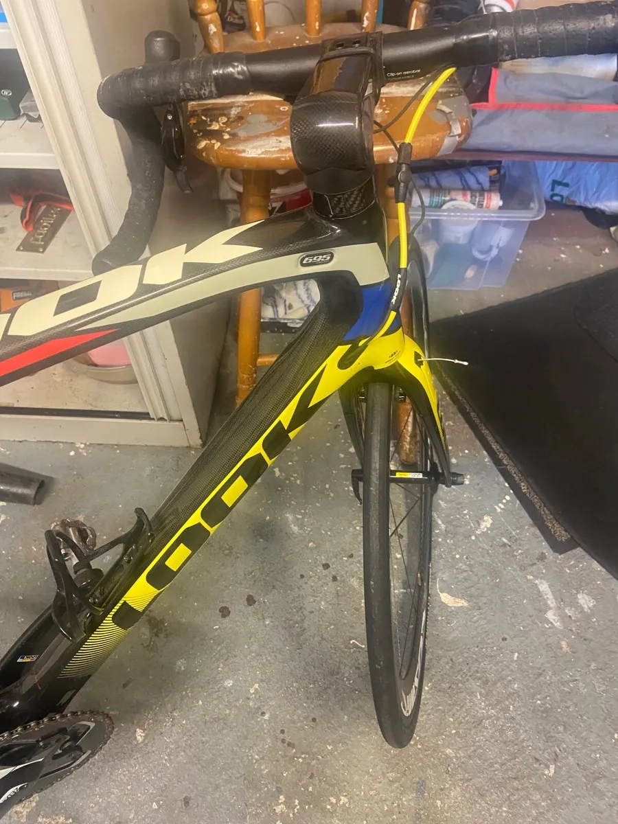 Carbon  fibre  mans racing bike Look695 - Image 1